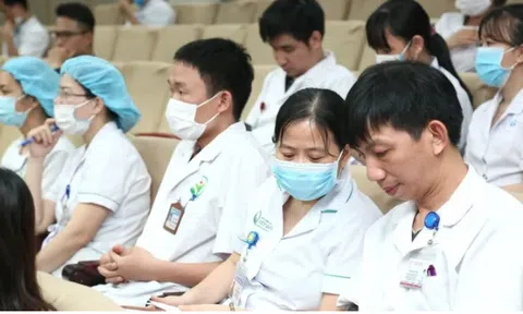 Tăng phụ cấp ưu đãi đối với viên chức y tế dự phòng, y tế cơ sở lên 100%