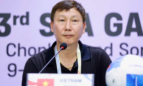 HLV Kim Sang Sik hài lòng với tinh thần thi đấu của U22 Việt Nam trong trận mở màn SEA Games 33