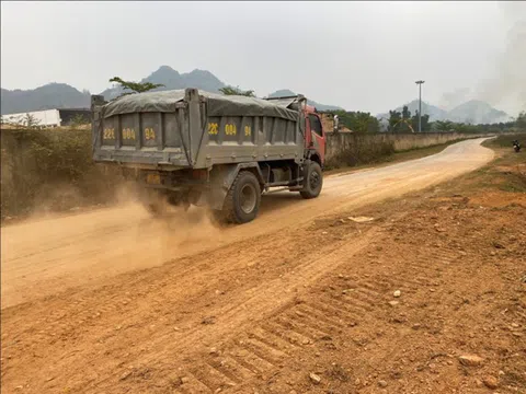 Tuyên Quang: “Xe vua” nghi quá tải ngang nhiên hoành hành tại Huyện Sơn Dương