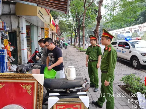 Phường Điện Biên - Ba Đình: Chấn chỉnh tình trạng xe ô tô dừng, đỗ không đúng nơi quy định, xử lý vi phạm trật tự đô thị