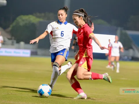 Để thua đáng tiếc trước Philippines ở phút bù giờ, đội tuyển nữ Việt Nam gặp khó ở Bảng B