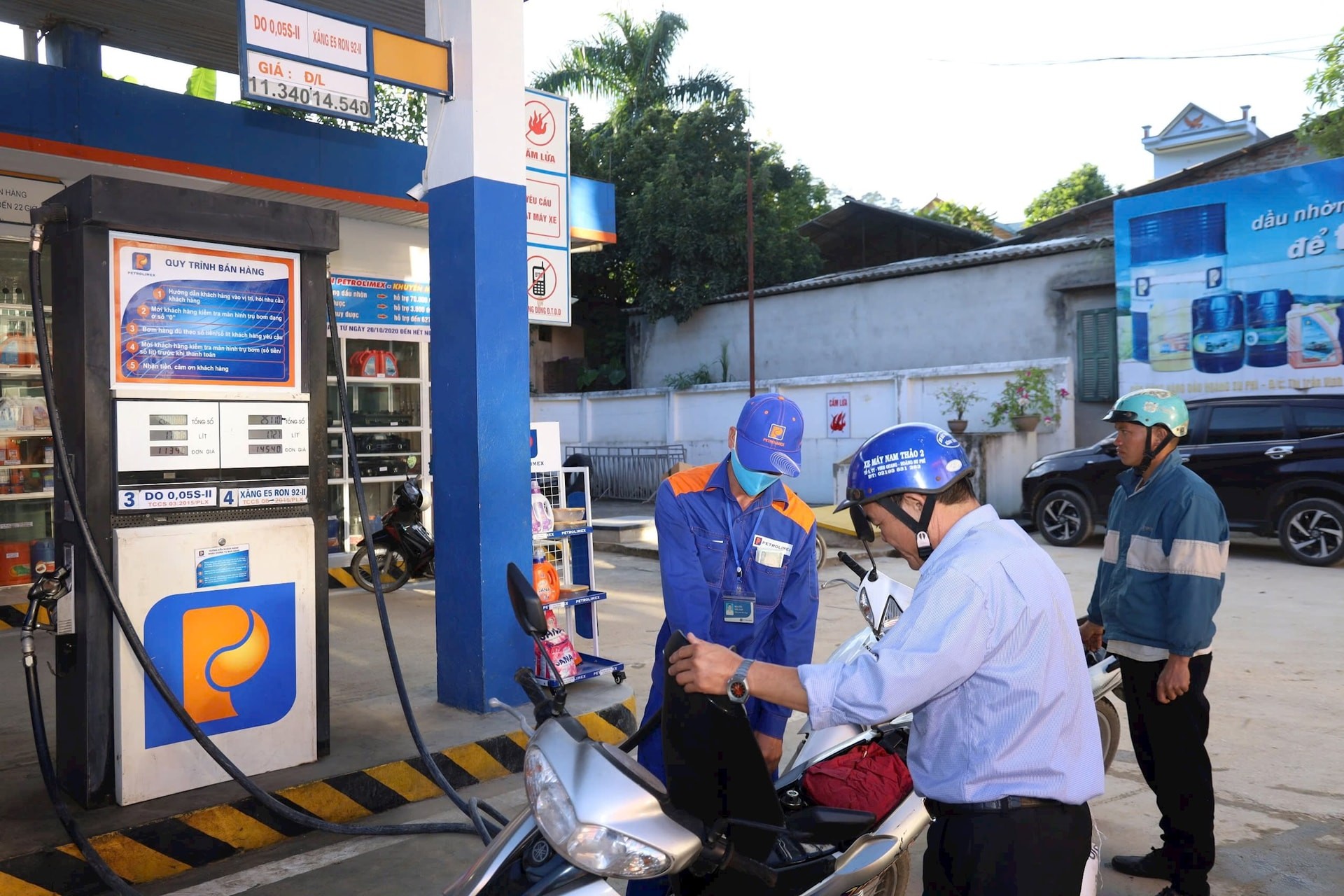 Giá xăng dầu hôm nay 11/3/2026: Thế giới lao dốc, xăng dầu trong nước tăng đồng loạt