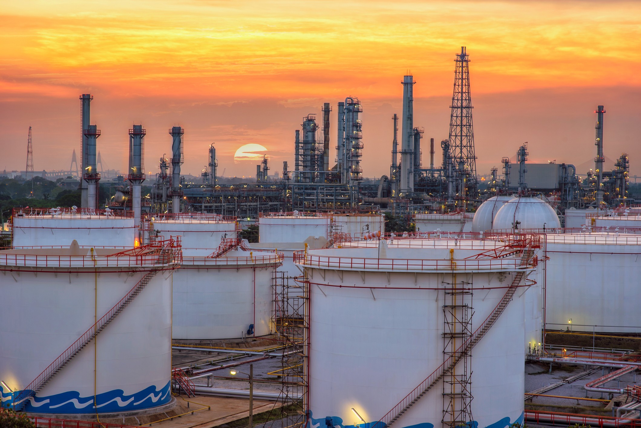 Giá xăng dầu hôm nay 15/4/2026: Cập nhật giá xăng dầu trong nước, thế giới