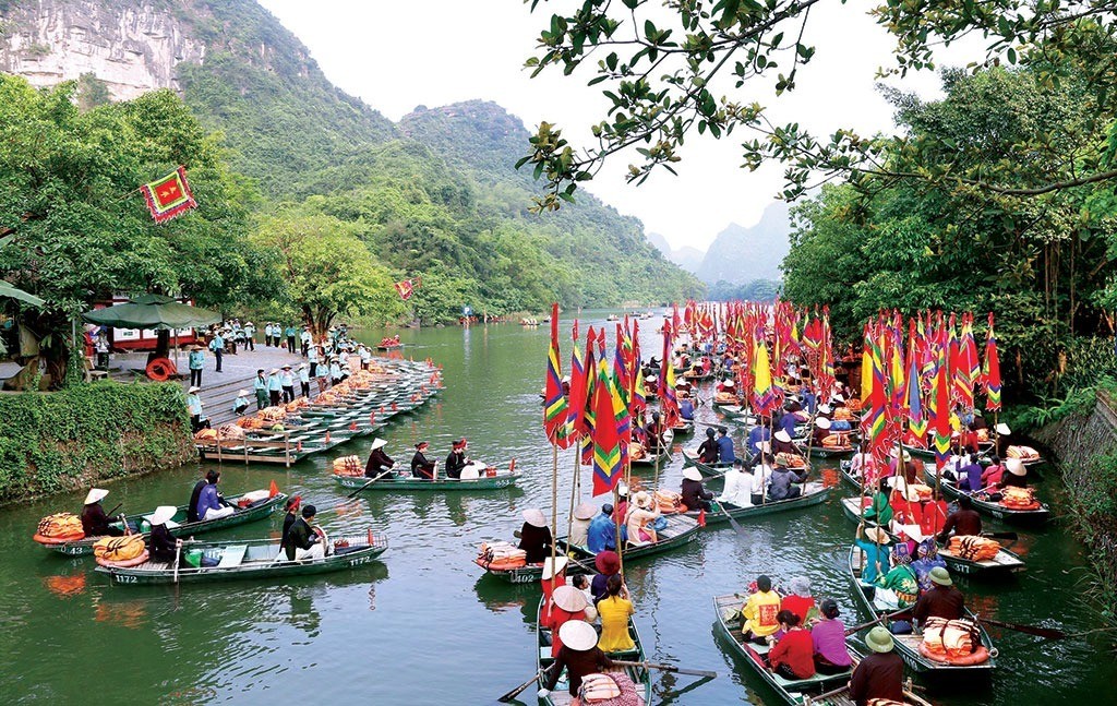 nganh-du-lich-ninh-binh-no-luc-cao-nhat-de-vuot-chi-tieu-b39d4-1770856857.jpeg