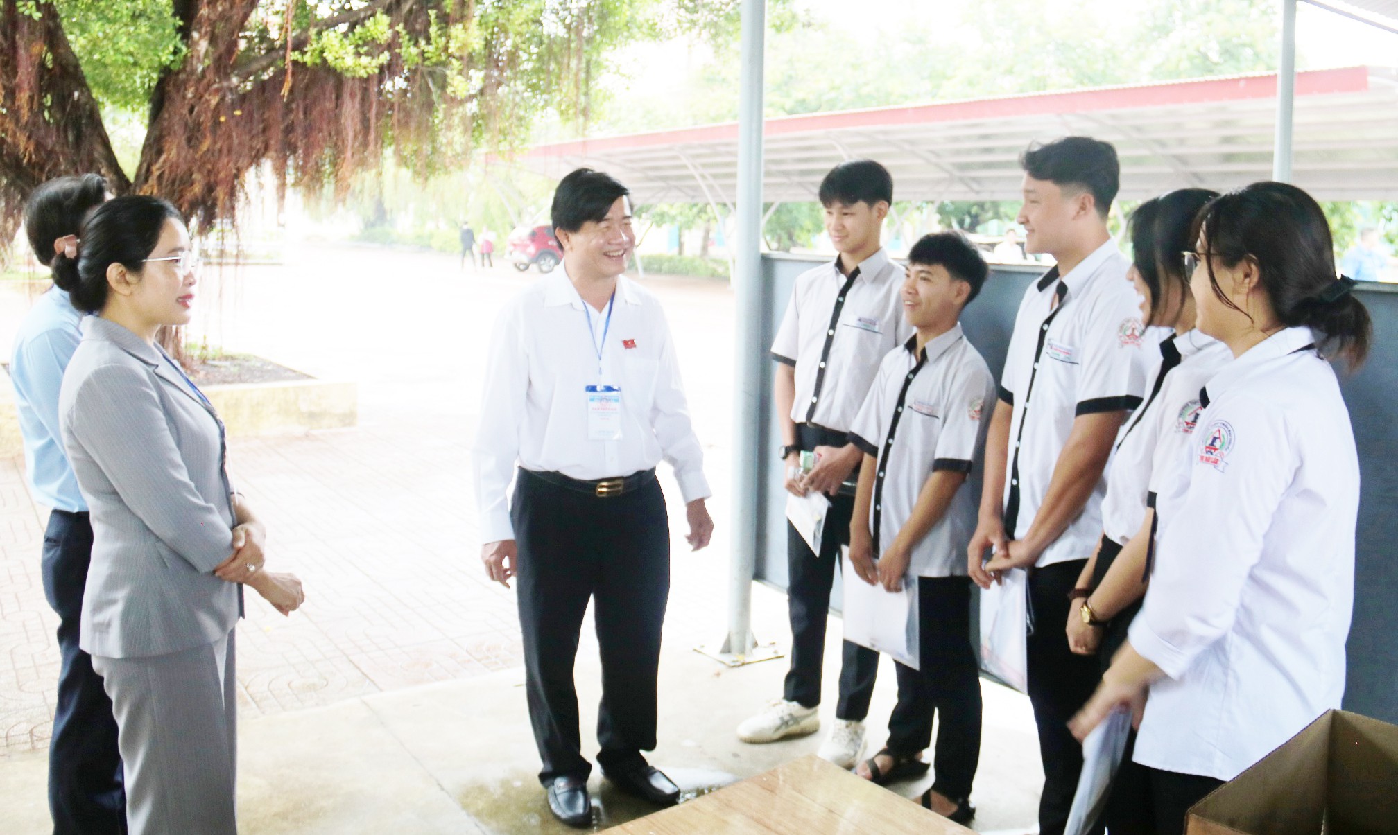 pct-ubnd-tinh-dl-nguyen-thien-van-tai-diem-thi-truong-thpt-buon-don-xa-ea-wer-1781174593.jpg