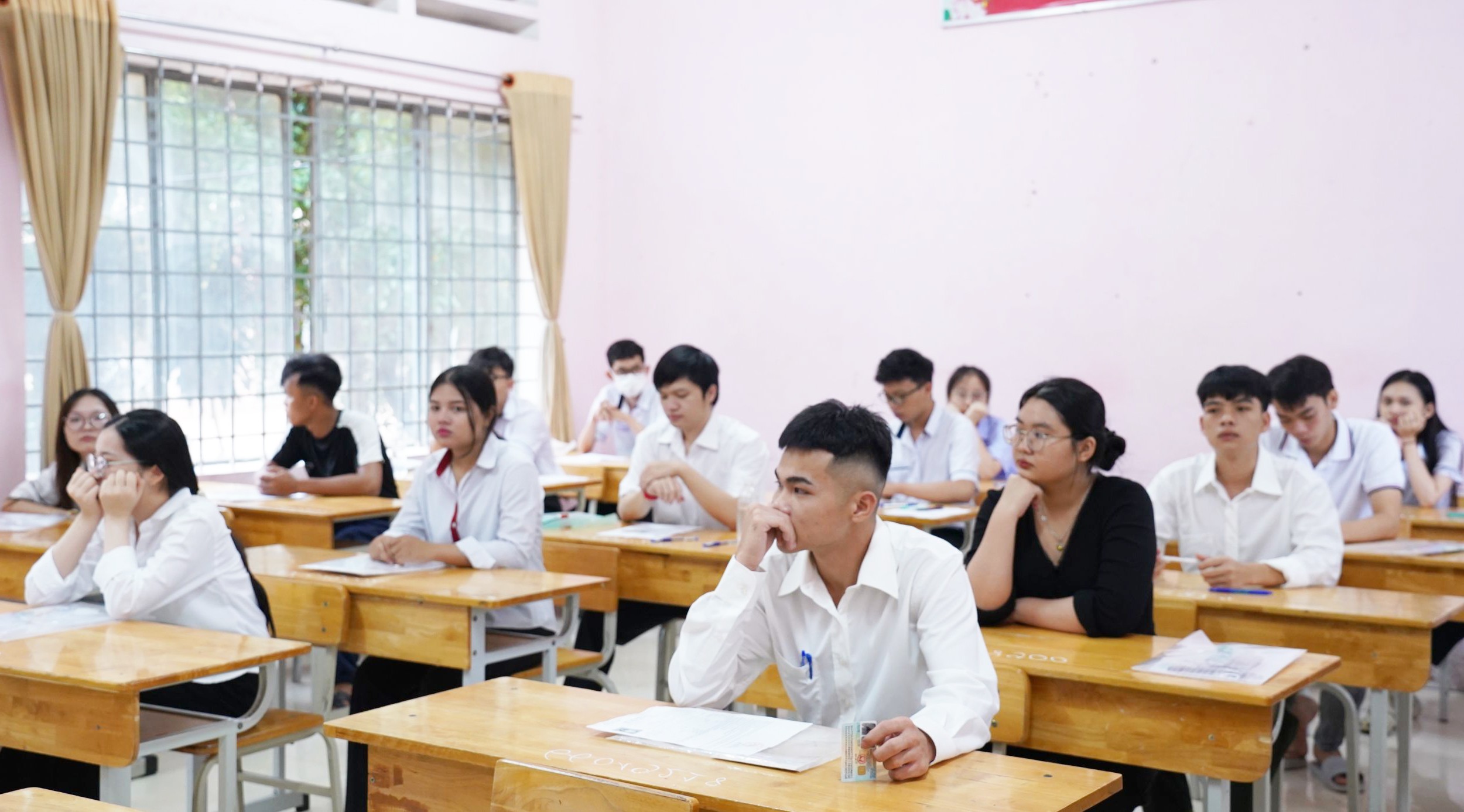 thi-sinh-trc-thi-van-11-1781174554.jpg