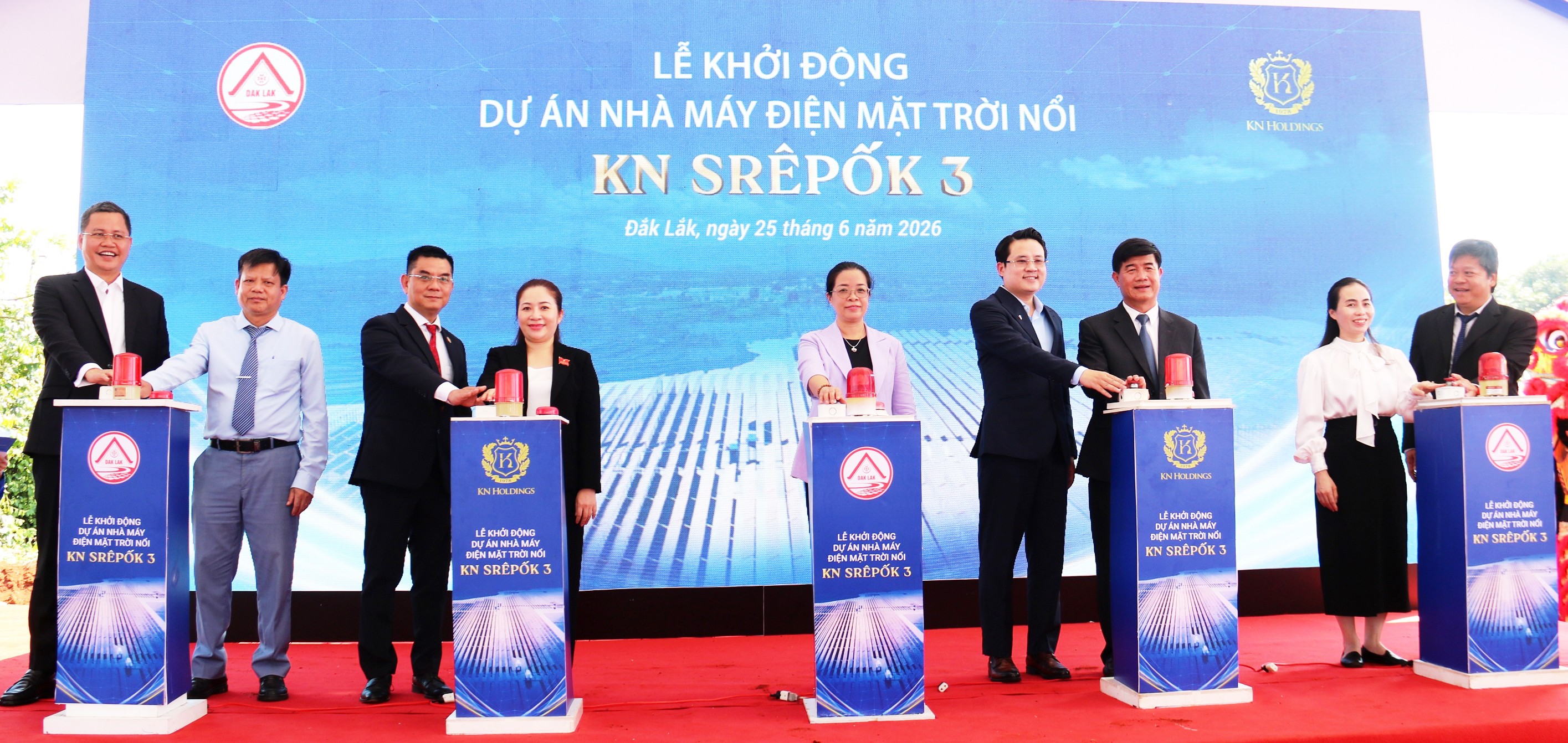 cac-dong-chi-lanh-dao-tinh-va-dai-dien-chu-dau-tu-thuc-hien-nghi-thuc-khoi-dong-du-an-nha-may-dien-mat-troi-noi-kn-srepok-3-1782431511.jpg