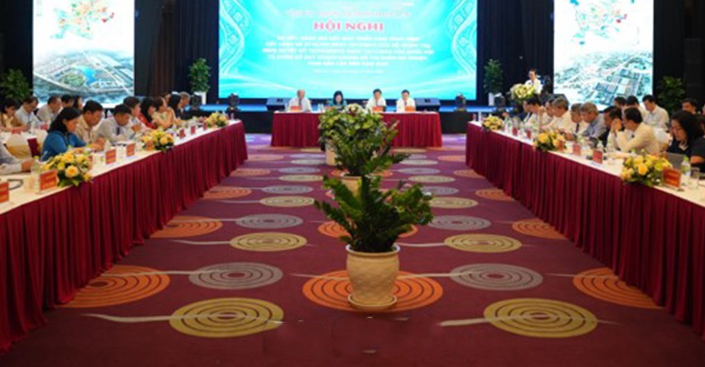 toan-canh-hoi-nghi12-1793357656.jpg