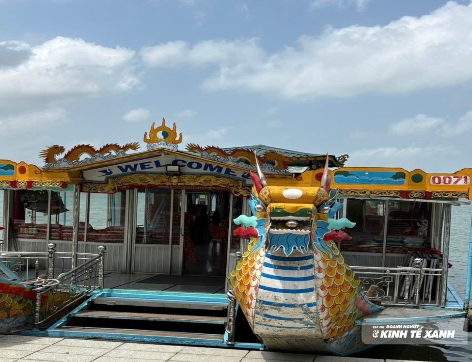 Thuyền rồng trên sông Hương: Câu chuyện mưu sinh sau vẻ đẹp du lịch Huế