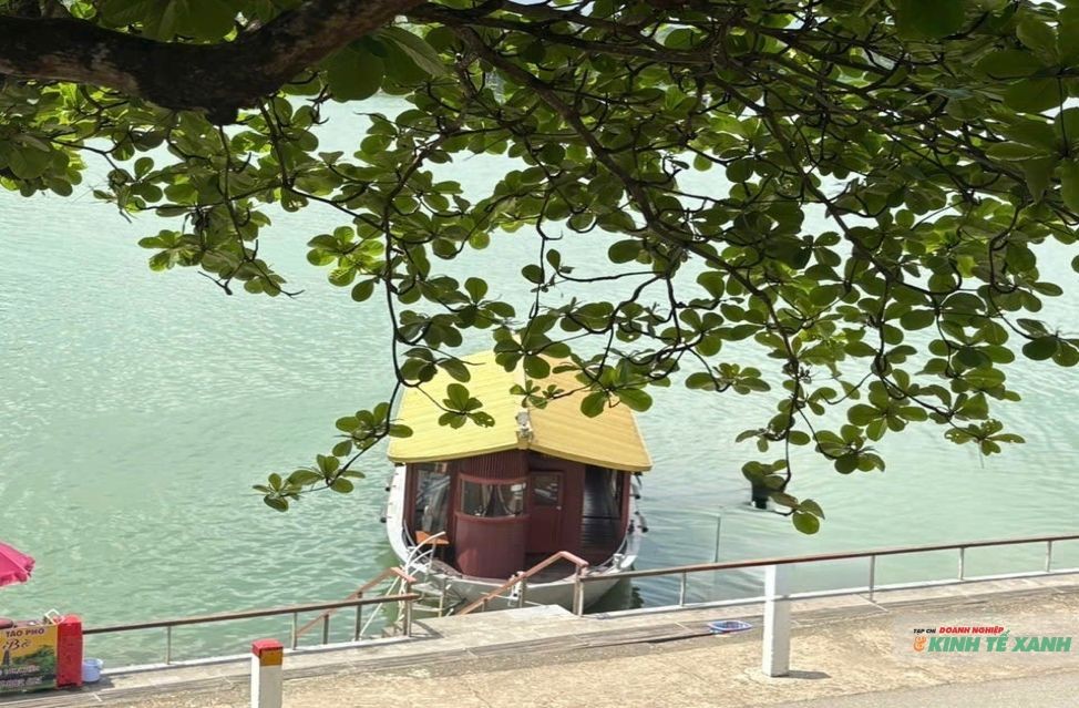 Thuyền rồng trên sông Hương: Câu chuyện mưu sinh sau vẻ đẹp du lịch Huế