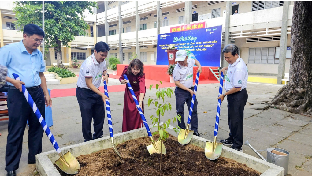 EVNSPC hưởng ứng Giờ Trái đất 2026: Lan tỏa thông điệp “Sáng tạo xanh – Tương lai xanh”