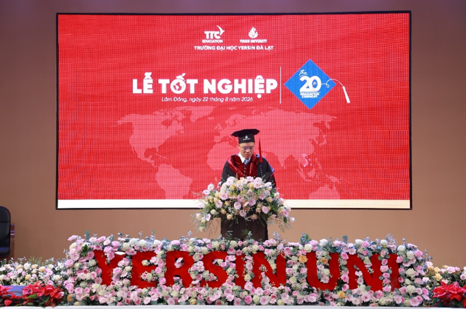 YersinUni tổ chức lễ tốt nghiệp lần thứ 20, vinh danh 886 tân khoa - Ảnh 2