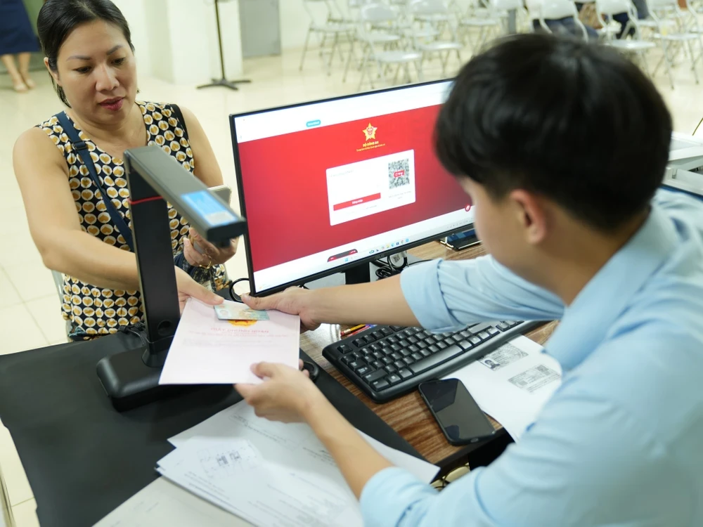 nguoi-dan-co-the-xu-ly-moi-thu-tuc-online-vao-nam-2035-1778557913.webp
