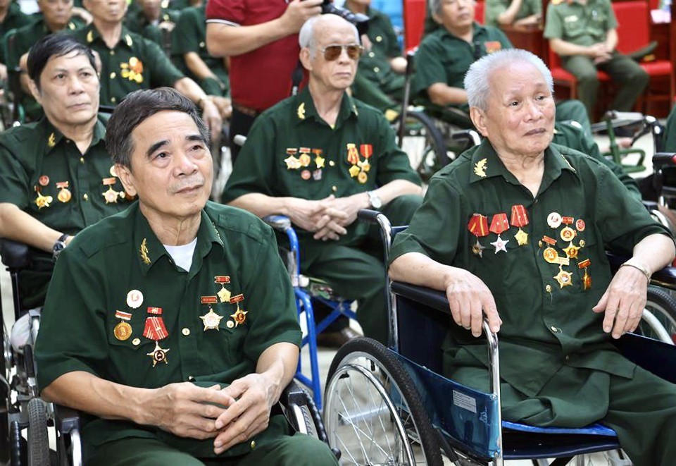 nguoi-co-cong-voi-cach-mang-1785151624.jpg