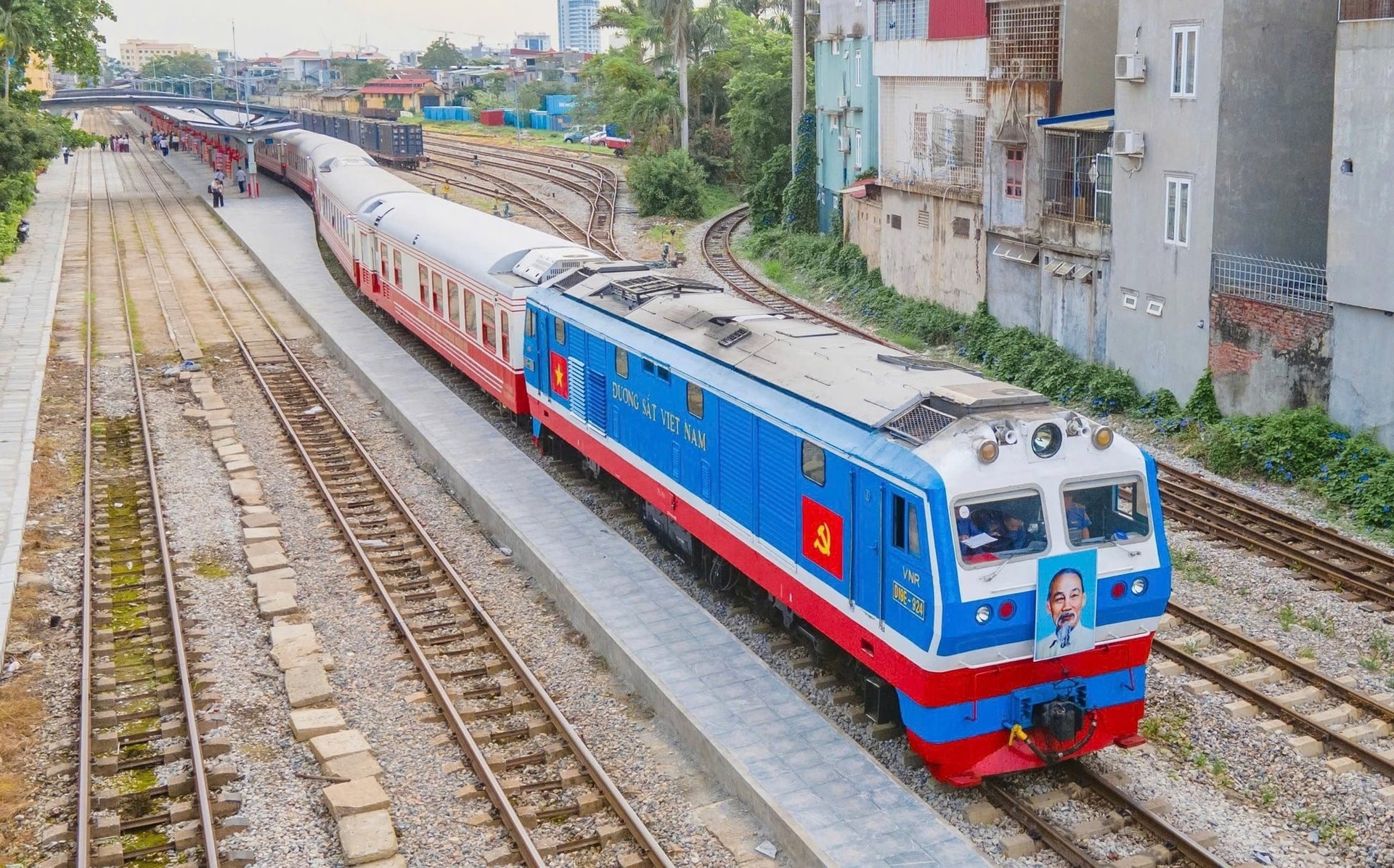 tong-cong-ty-duong-sat-viet-nam-chuyen-minh-thanh-tap-doan-san-sang-tham-gia-cac-du-an-duong-sat-lon-1786589181.jpg