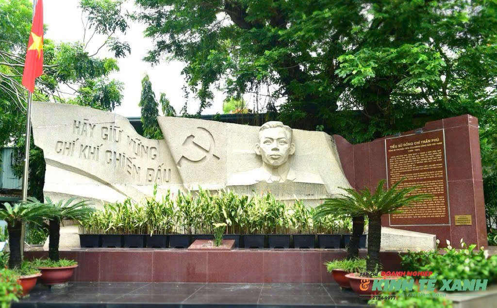 Một trong những mục tiêu trọng tâm của kế hoạch là bảo đảm 100% công trình ghi công liệt sĩ, nghĩa trang liệt sĩ, nhà bia, đền đài tưởng niệm liệt sĩ trên địa bàn được nâng cấp, sửa chữa và chỉnh trang. (Ảnh: Võ Nga)