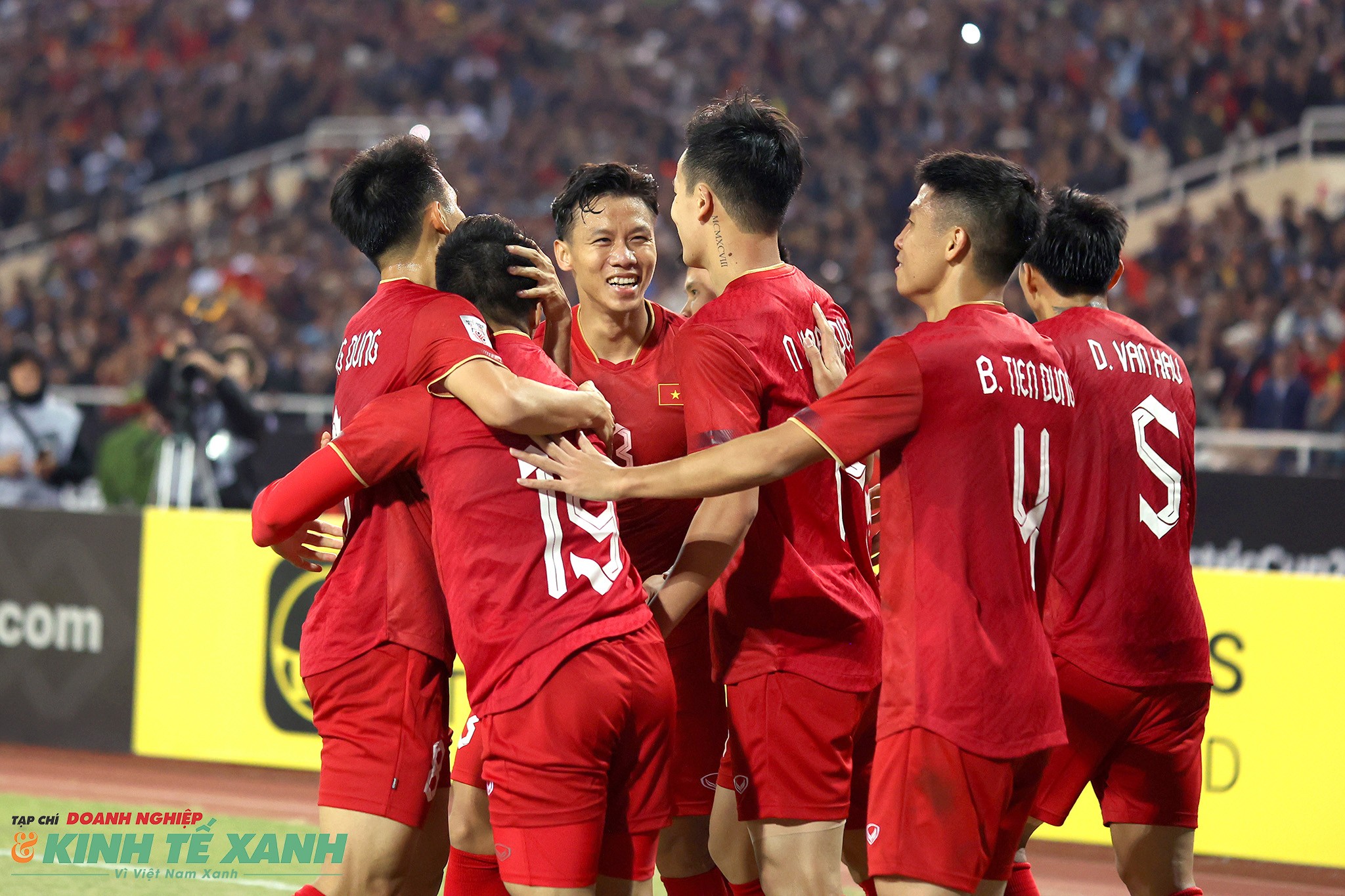 Việt Nam thắng đậm Malaysia 3-0 trong trận đấu nhiều kịch tính