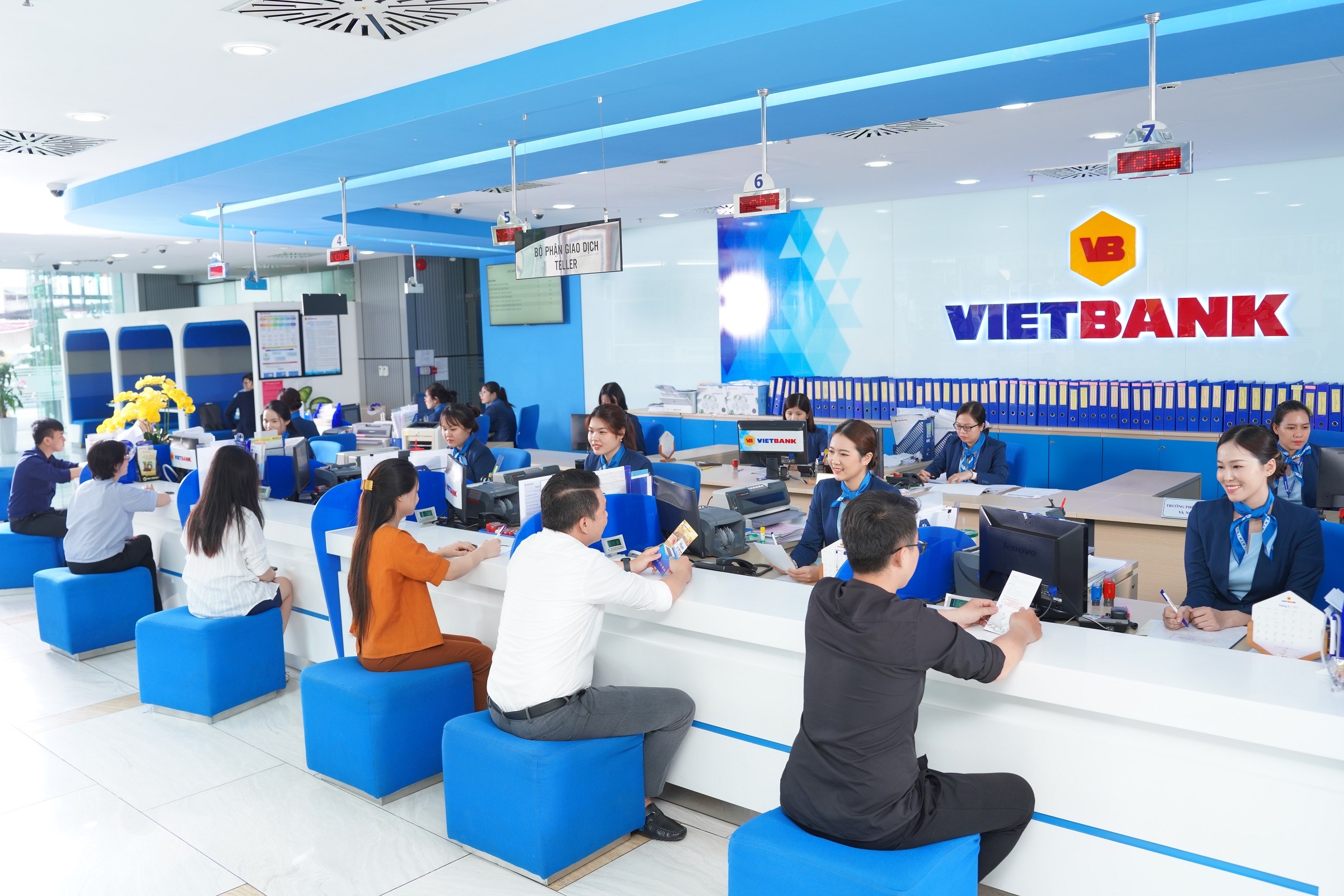 hinh-canh-giao-dich-vietbank-1682470836.JPG