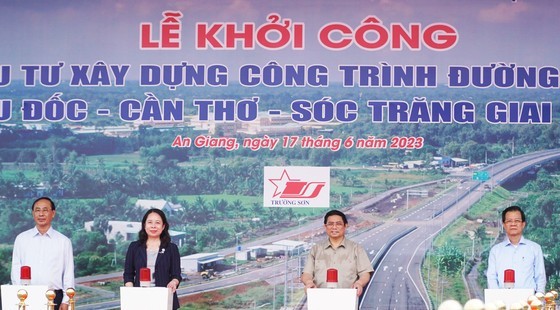 Khởi công Dự án cao tốc Châu Đốc – Cần Thơ – Sóc Trăng giai đoạn 1