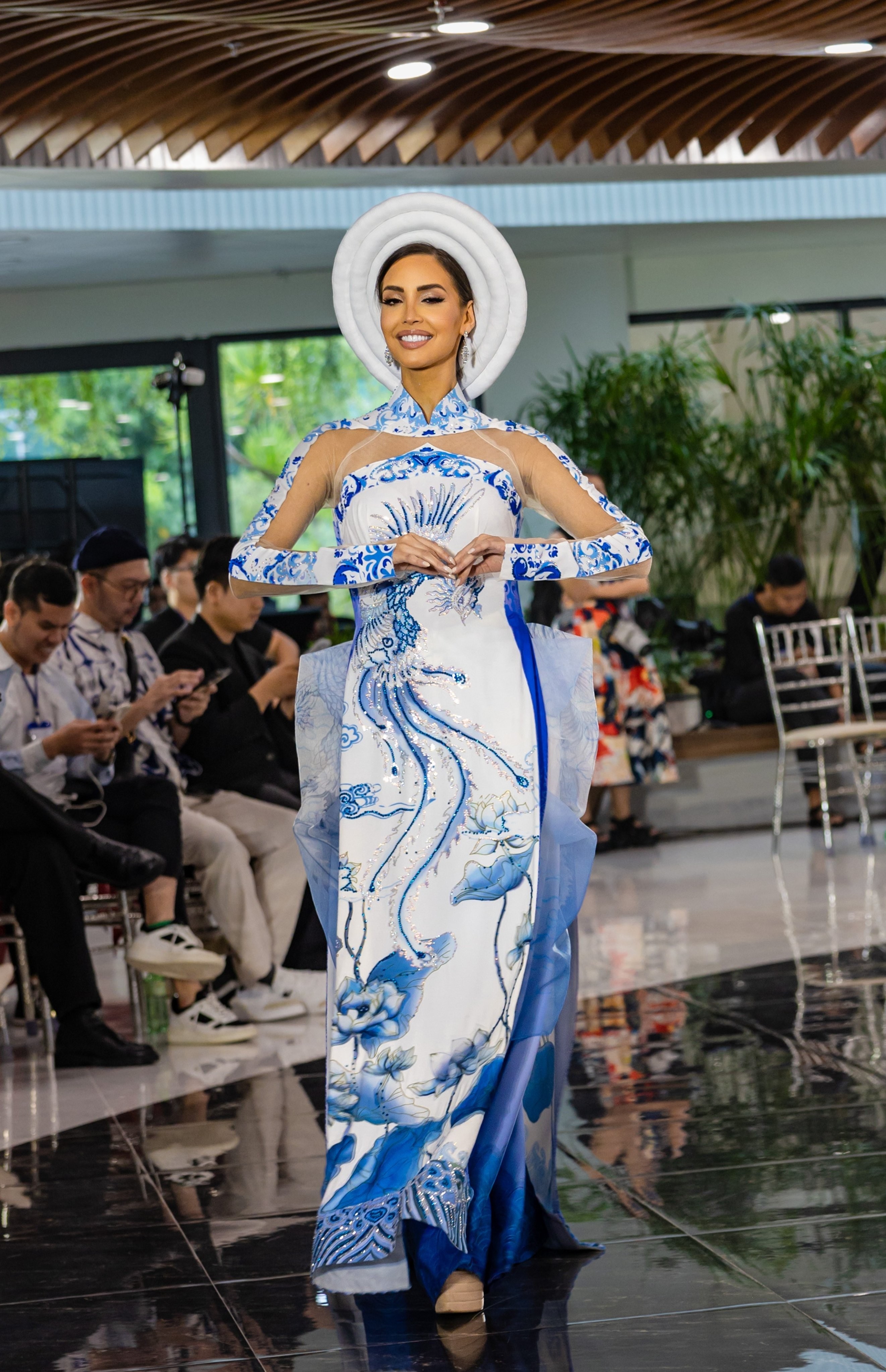 ao-dai-truyen-thong-viet-nam-mgi-5-1697631437.jpg