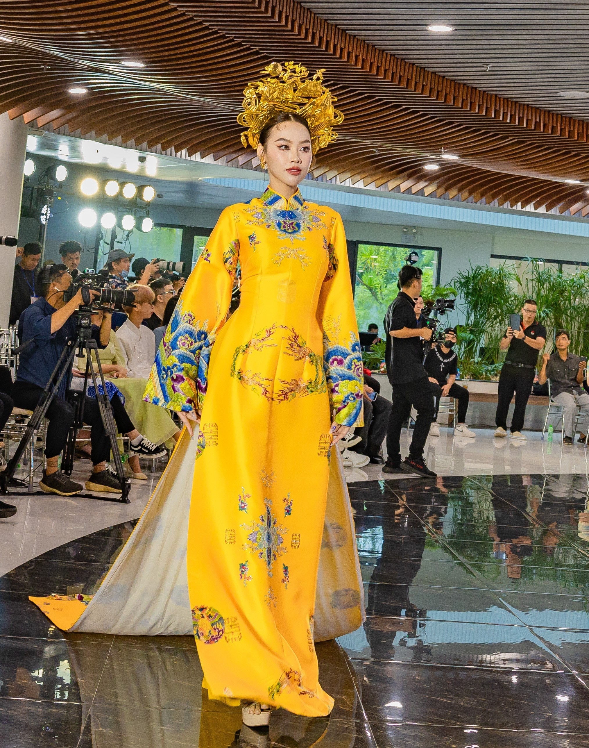 ao-dai-truyen-thong-viet-nam-mgi-7-1697631438.jpg