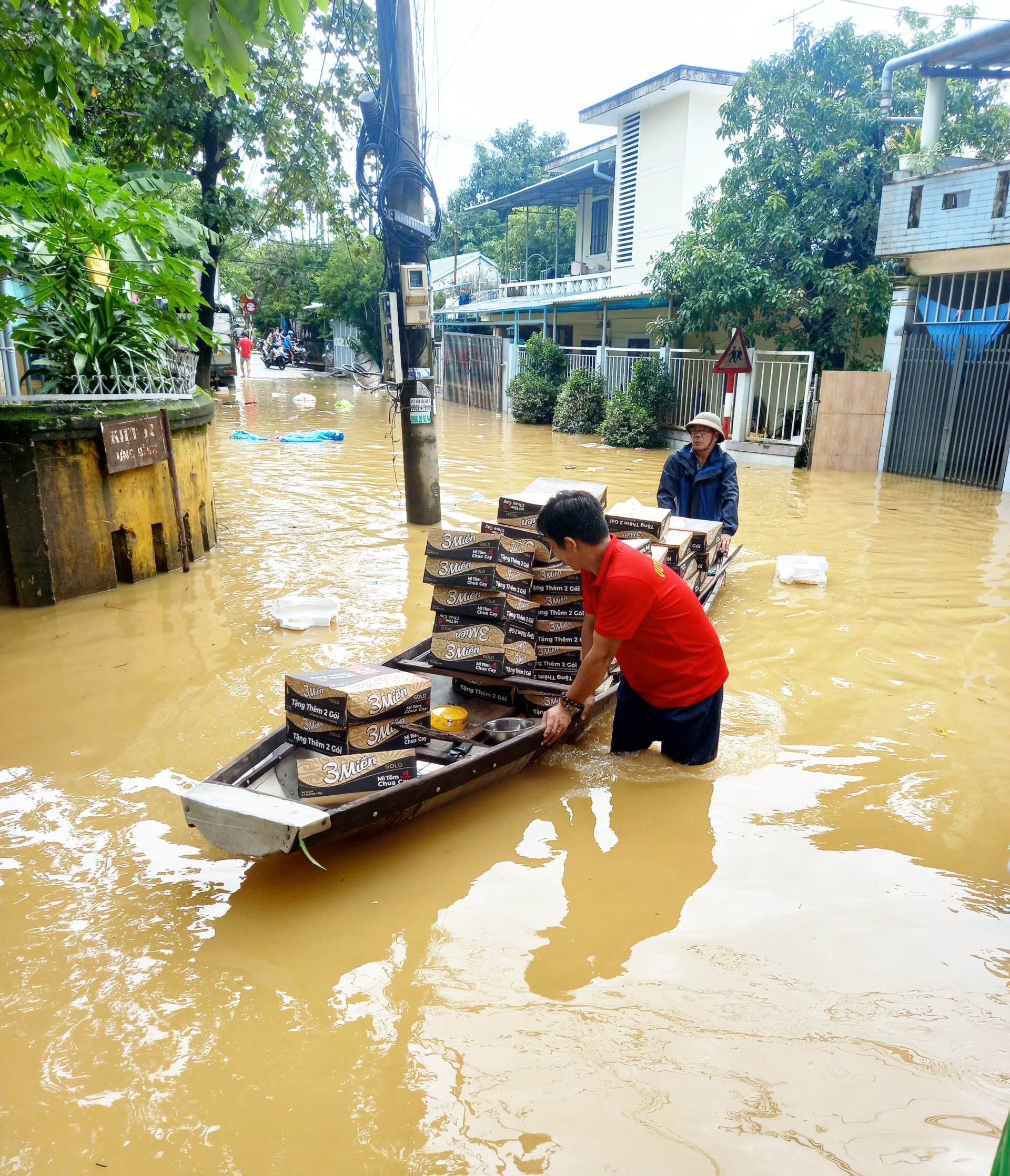 Thừa Thiên Huế: Khẩn trương khắc phục hậu quả mưa lũ, sớm ổn định cuộc sống cho người dân