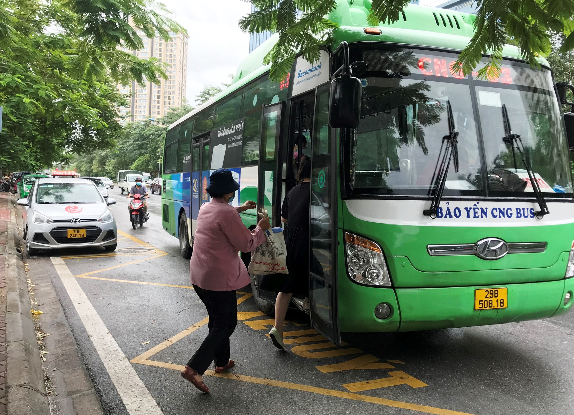 Hà Nội: Mở rộng thí điểm bán vé điện tử trên các tuyến xe buýt