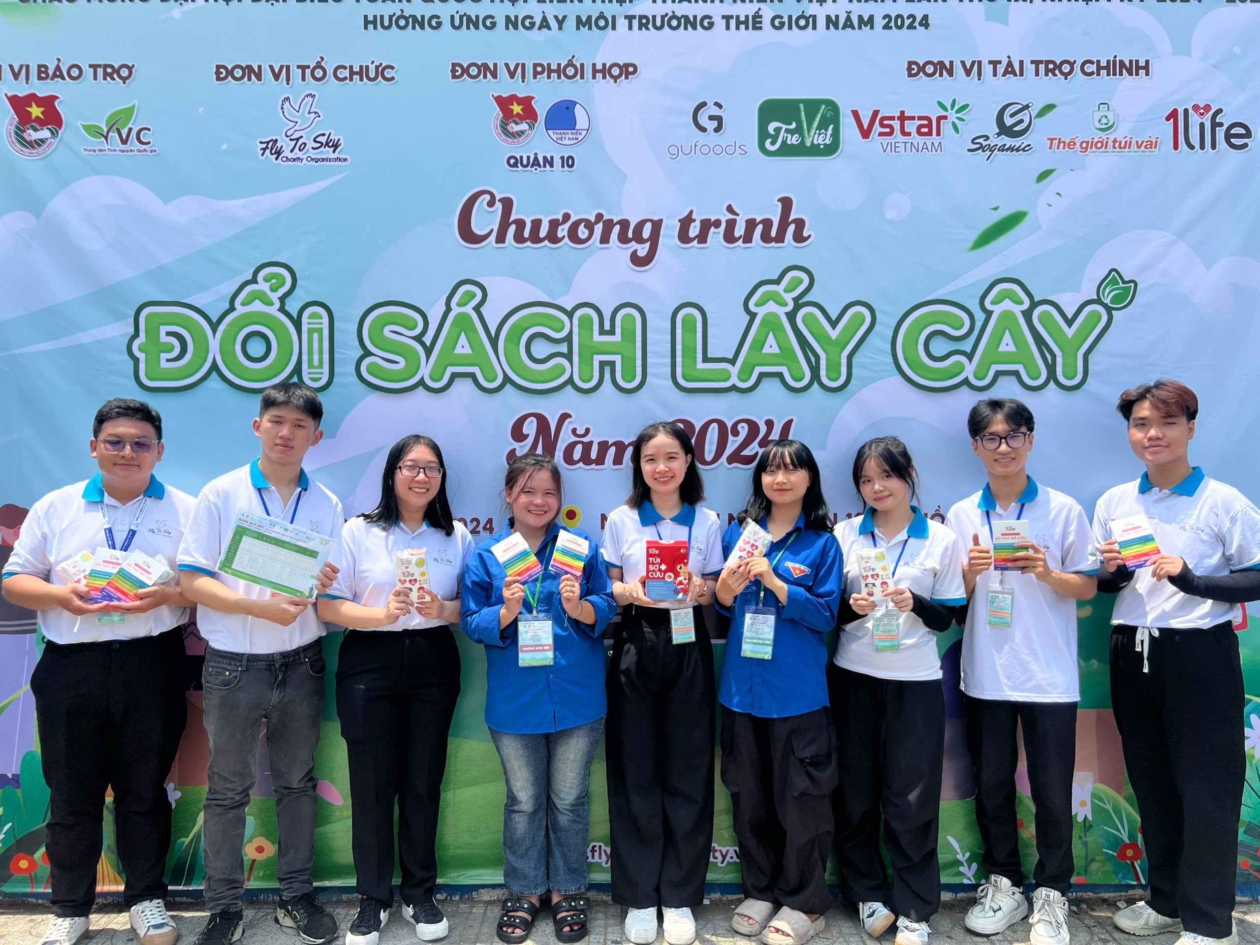 Fly to sky chương trình đổi sách lấy cây.