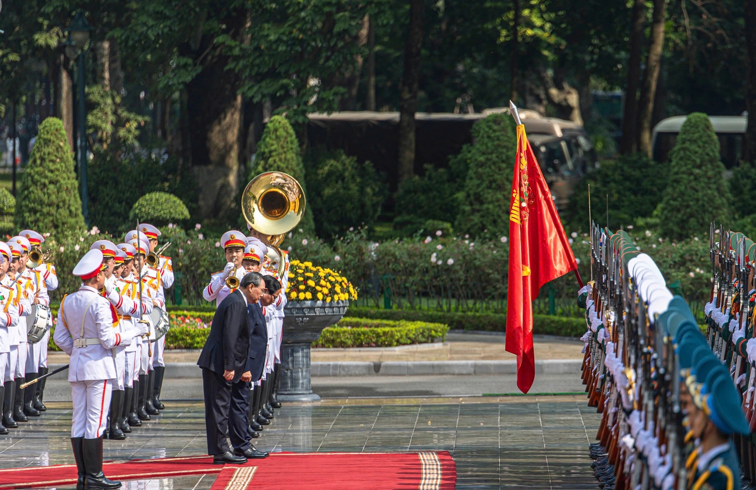 le-don-thu-tuong-trung-quoc-ly-cuong-2-1728807124.jpg