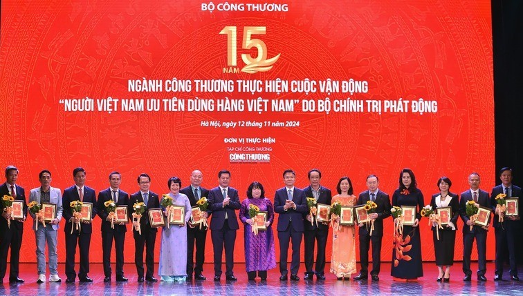 nguoi-viet-dung-hang-viet-3-1731401247.jpg