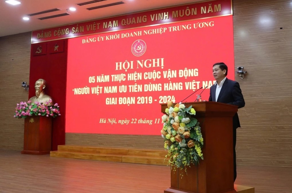 hoi-nghi-nguoi-viet-nam-dung-hang-viet-nam-2-1732284879.jpg