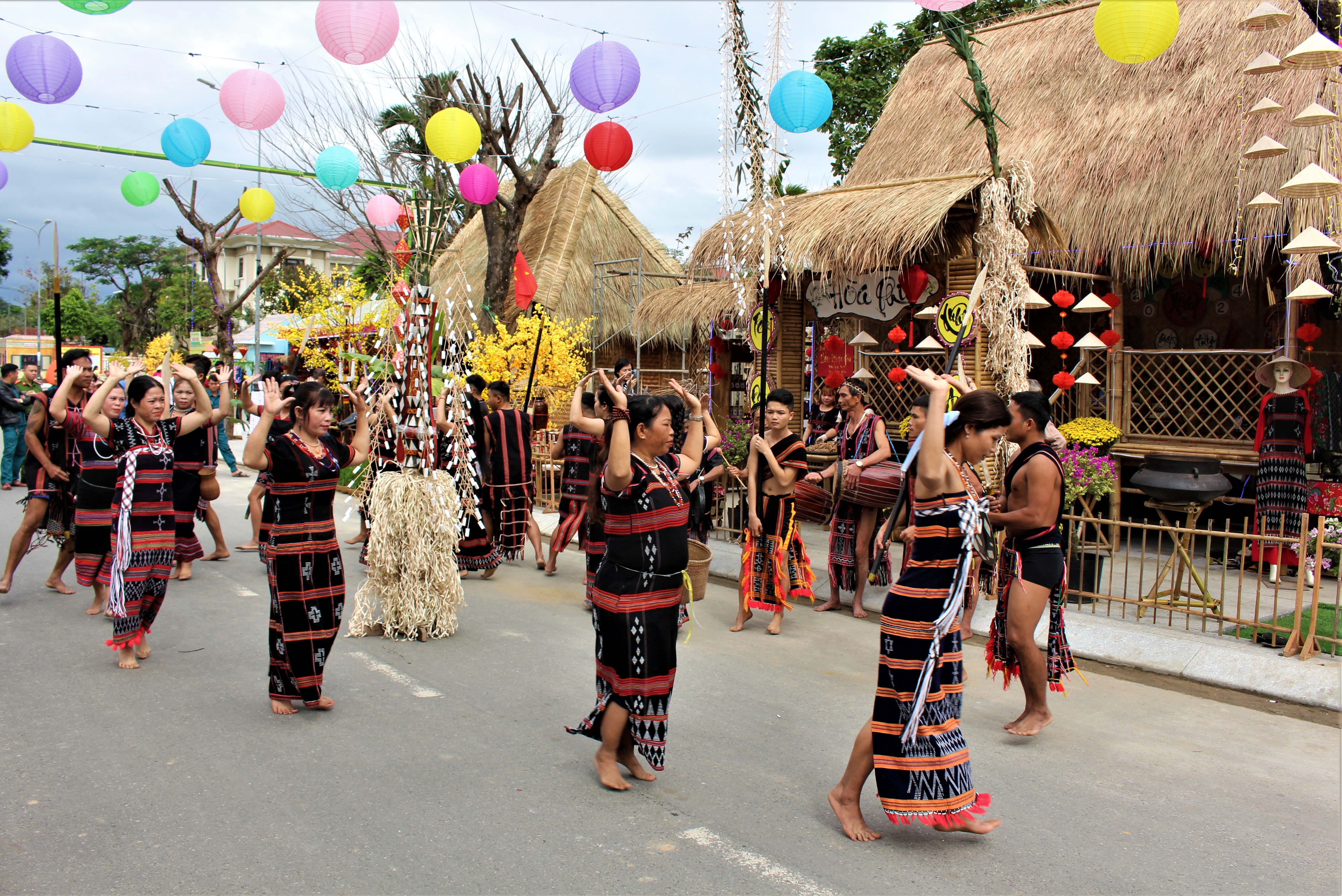 sac-mau-van-hoa-truyen-thong-cua-nguoi-co-tu-thon-phu-tuc-duoc-bao-ton-va-phat-huy-1738544327.jpg