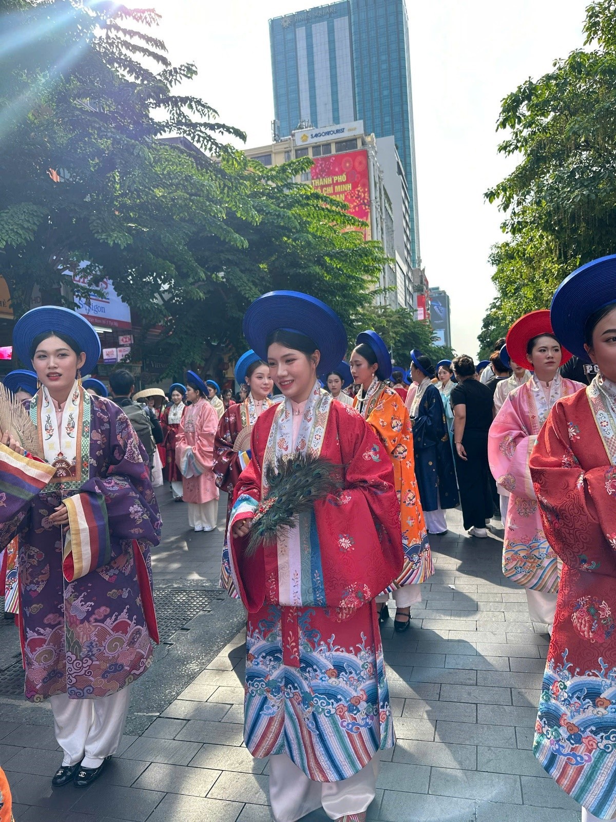 le-hoi-ao-dai-01-1741440971.jpg