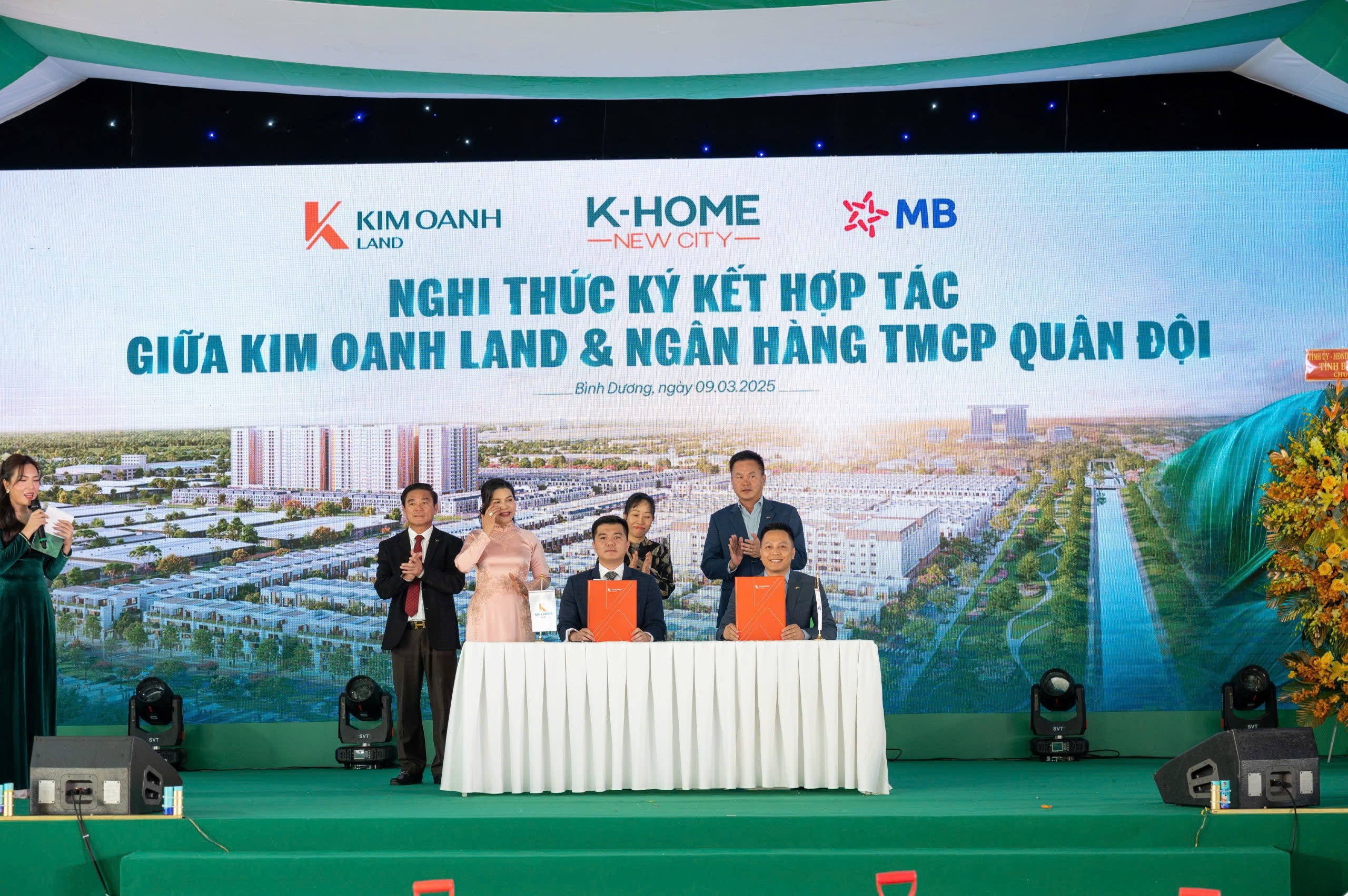 nghi-thuc-ky-ket-hop-tac-giua-kim-oanh-land-va-ngan-hang-tmcp-quan-doi-1741549129.jpg