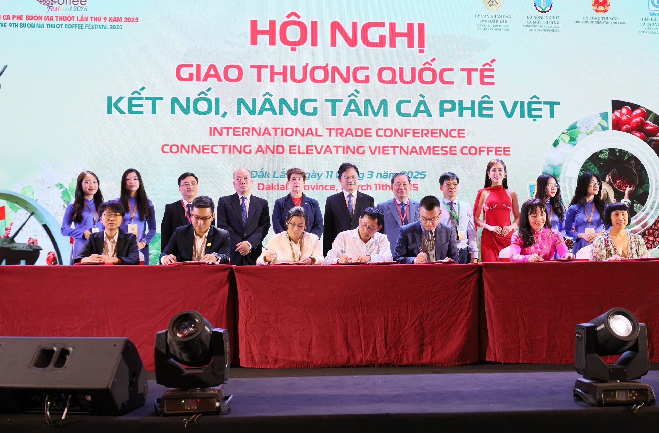 hoi-nghi-giao-thuong-ket-noi-ca-phe-5-1741683958.jpg