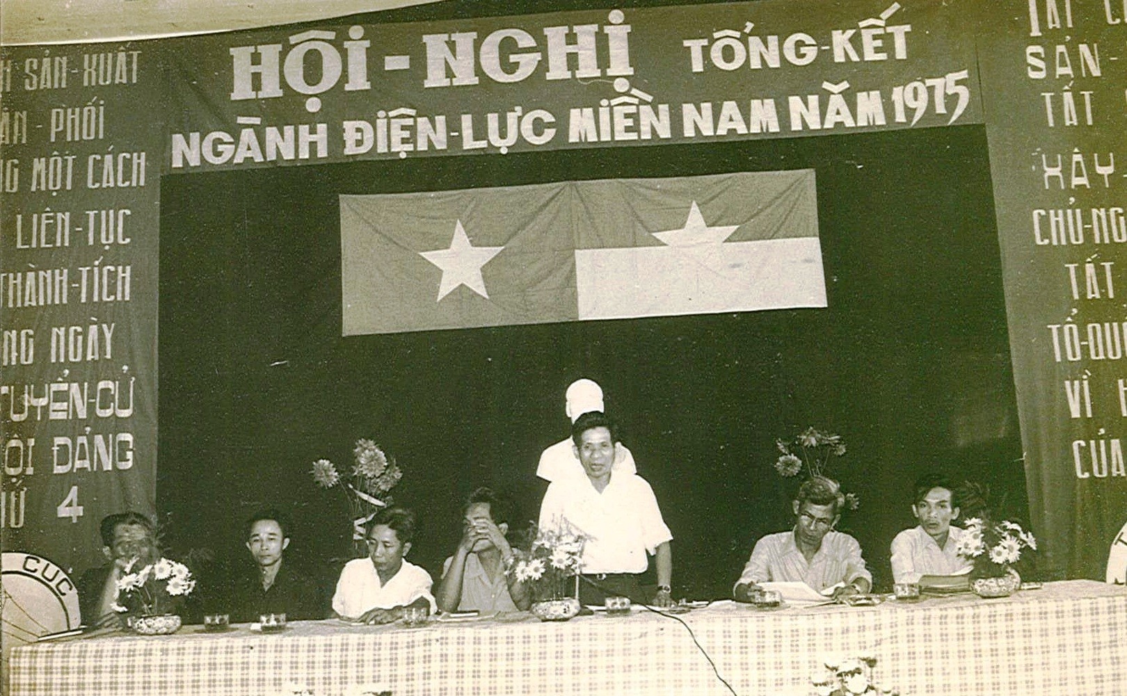 01-hoi-nghi-dau-tien-cua-nganh-dien-luc-mien-nam-sau-ngay-giai-phong-1975-1-1744904214.jpg