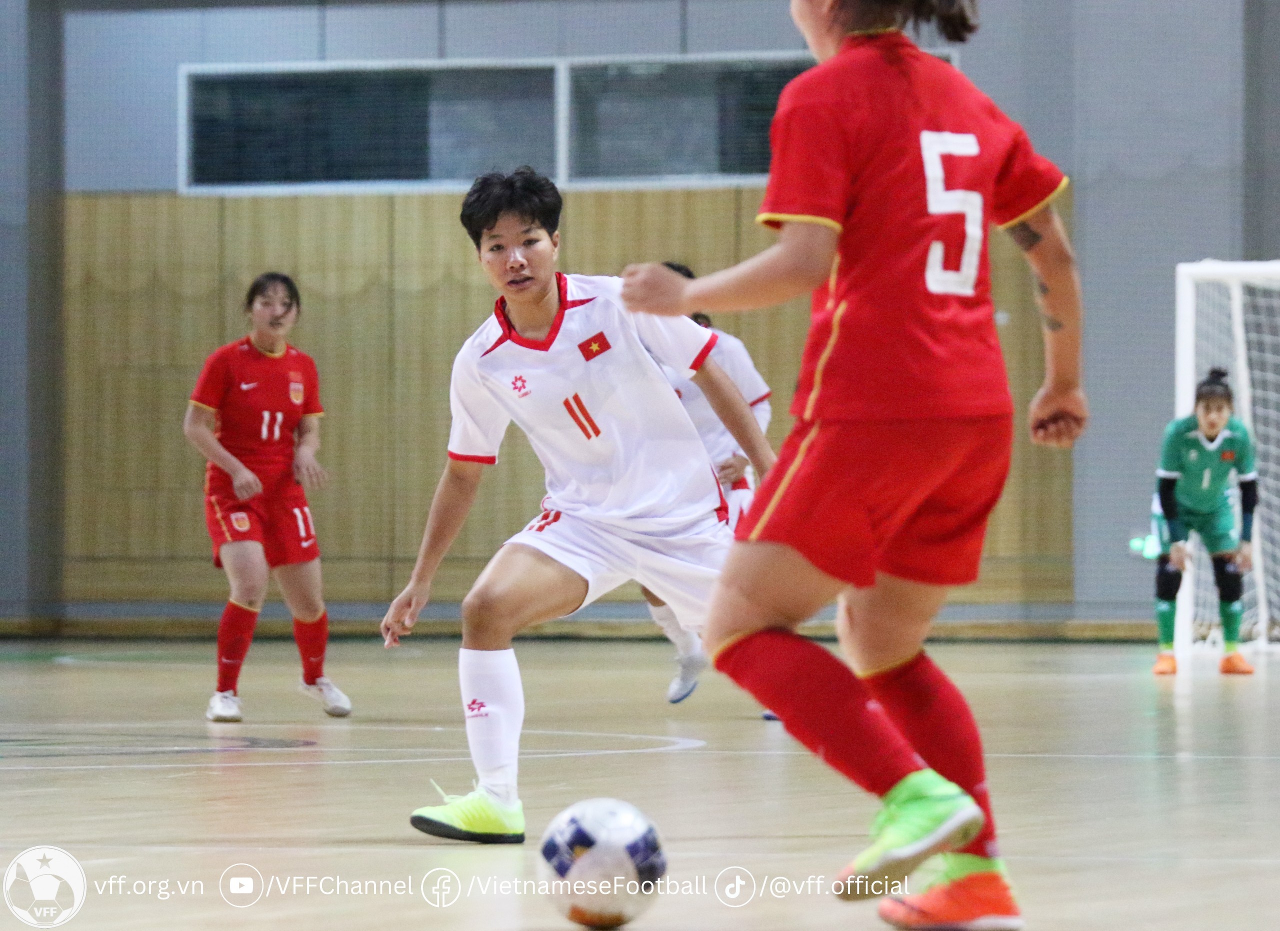 Các cầu thủ bắt nhịp trận đấu chưa tốt và chưa hoàn toàn thích nghi sau hành trình di chuyển sang Trung Quốc