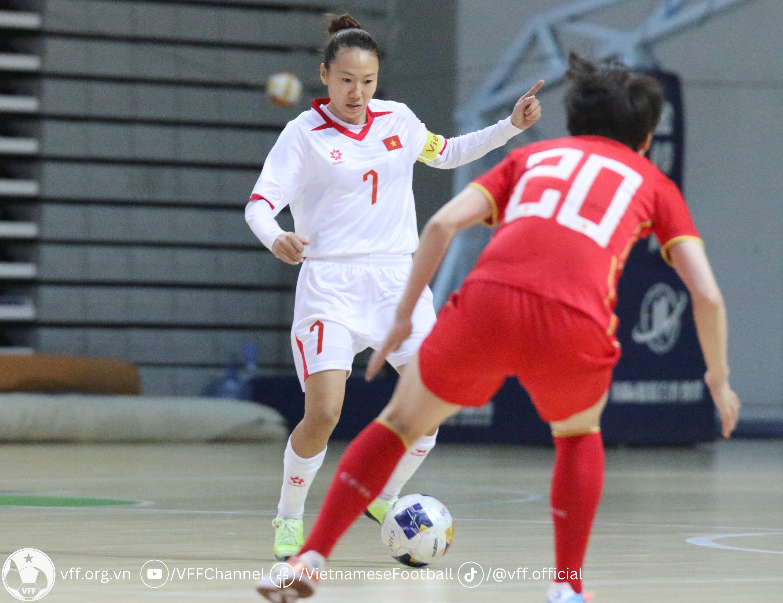 Các cầu thủ Futsal nữ Việt Nam vùng lên ghi liên tiếp 2 bàn, gỡ hòa 2-2