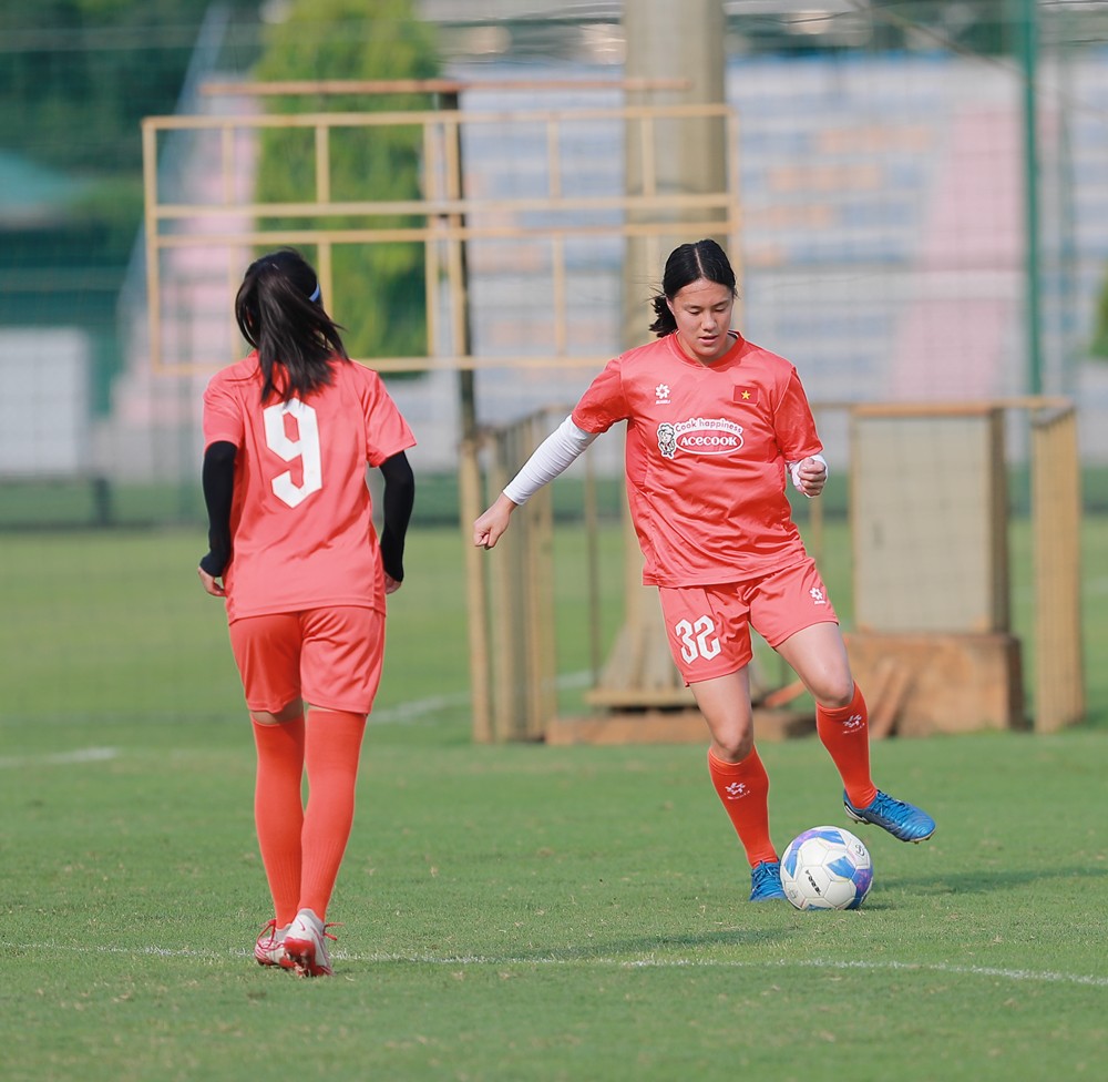 Cầu thủ nữ Việt Kiều Canada Nguyễn Hoàng Nam Mi lần đầu tham dự Đội tuyển