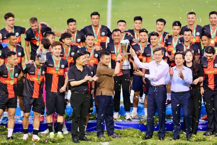 CLB Phù Đổng Ninh Bình đã khẳng định sức mạnh của mình ở mùa giải năm nay khi vô địch trước một vòng đấu