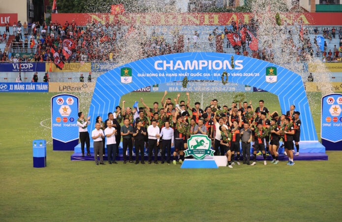CLB Phù Đổng Ninh Bình đăng quang ngôi vô địch giải Hạng Nhất quốc gia 2024-2025 ngay trên sân nhà