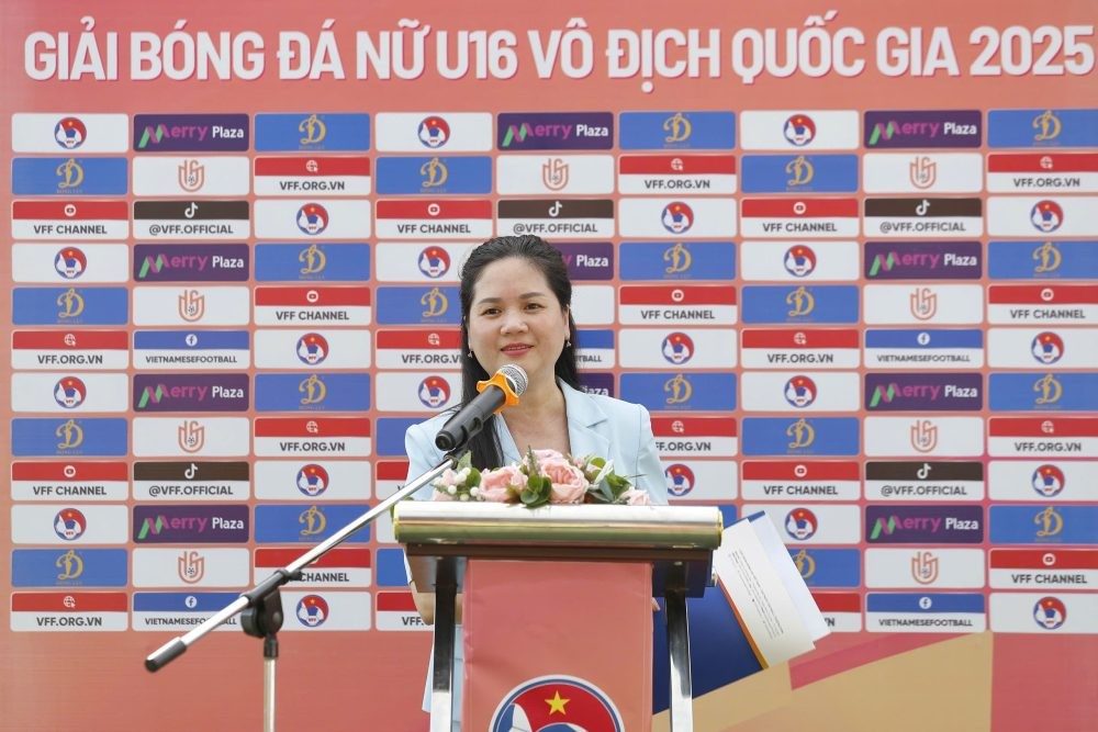 Bà Nguyễn Thanh Hà - Phó Tổng Thư ký VFF, Trưởng Ban Tổ chức Giải phát biểu khai mạc