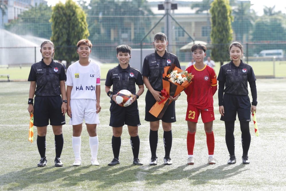 Trận khai mạc giải là cuộc đối đầu giữa nhà đương kim vô địch U16 nữ Hà Nội và U16 nữ Sơn La