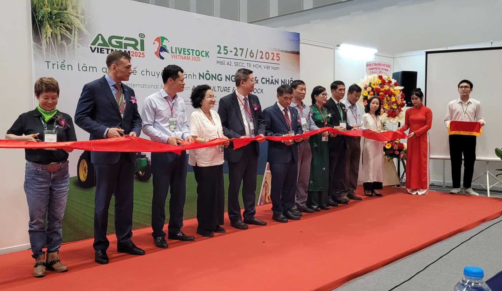 bcb1ffb1-643e-49d9-b074-79eb385412ae-1750Triển lãm quốc tế Agri Vietnam & Livestock Vietnam 2025, nơi quy tụ hơn 200 doanh nghiệp trong ngành nông nghiệp – chăn nuôi hiện đại.897497-1750922827.jpg