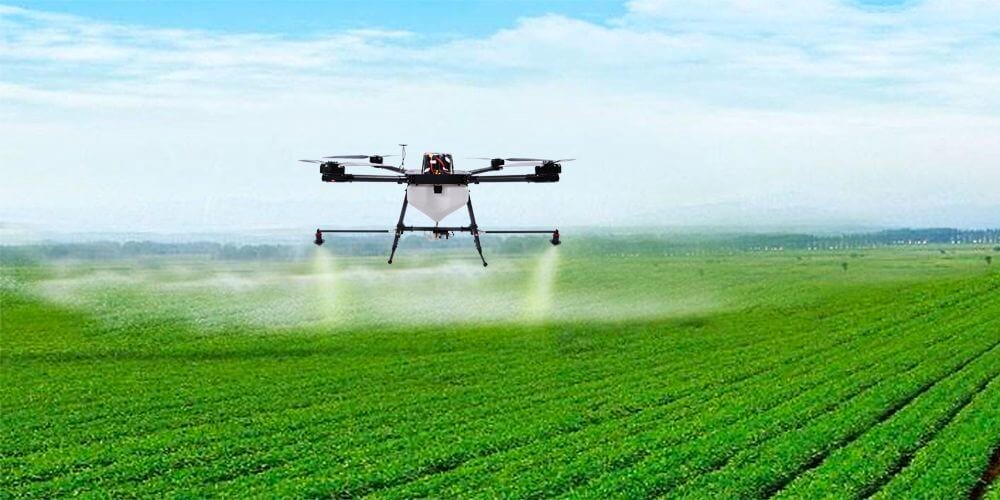 Nông dân và cán bộ kỹ thuật sử dụng ứng dụng quản lý canh tác thông minh trên thiết bị di động – một phần trong nỗ lực chuyển đổi số lĩnh vực nông nghiệp Thủ đô, hướng tới quản lý hiện đại và đồng bộ - Ảnh minh họa