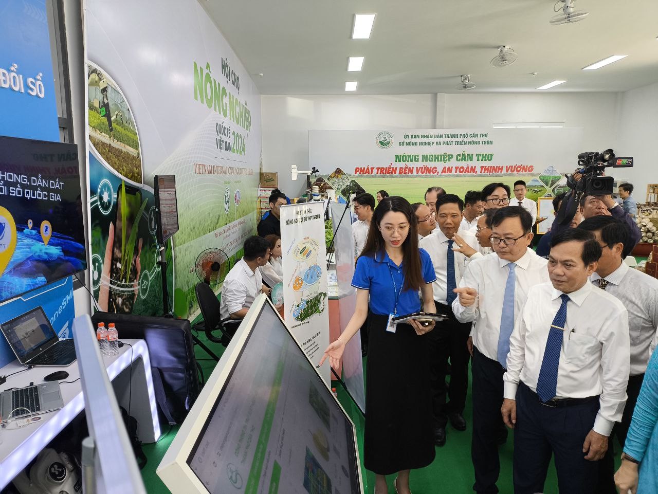 tham quan trai nghiem VNPT Green.JPG