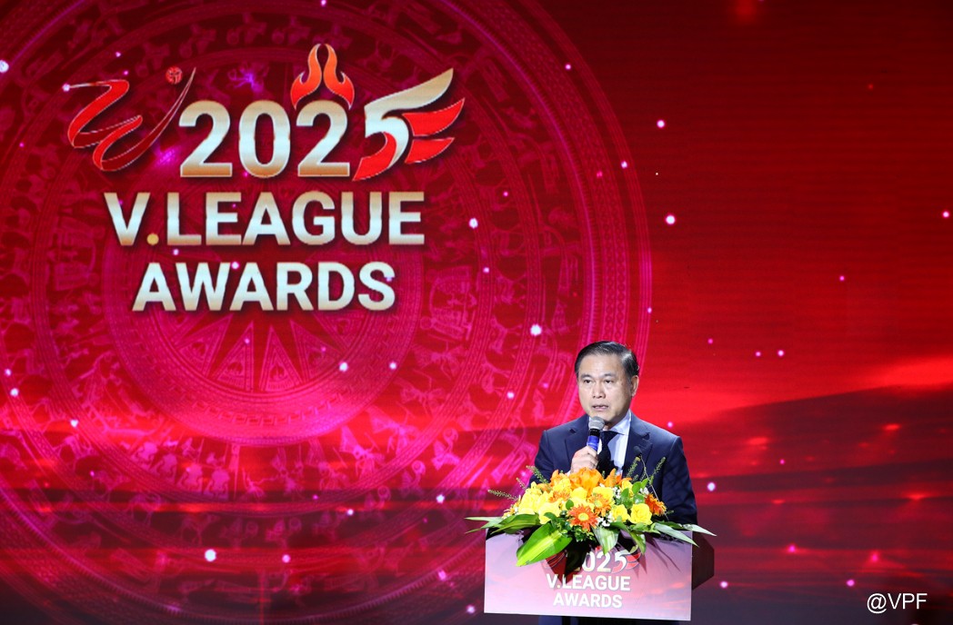 Ông Trần Anh Tú, Phó Chủ tịch VFF - Chủ tịch Hội đồng quản trị Công ty VPF phát biểu tại chương trình
