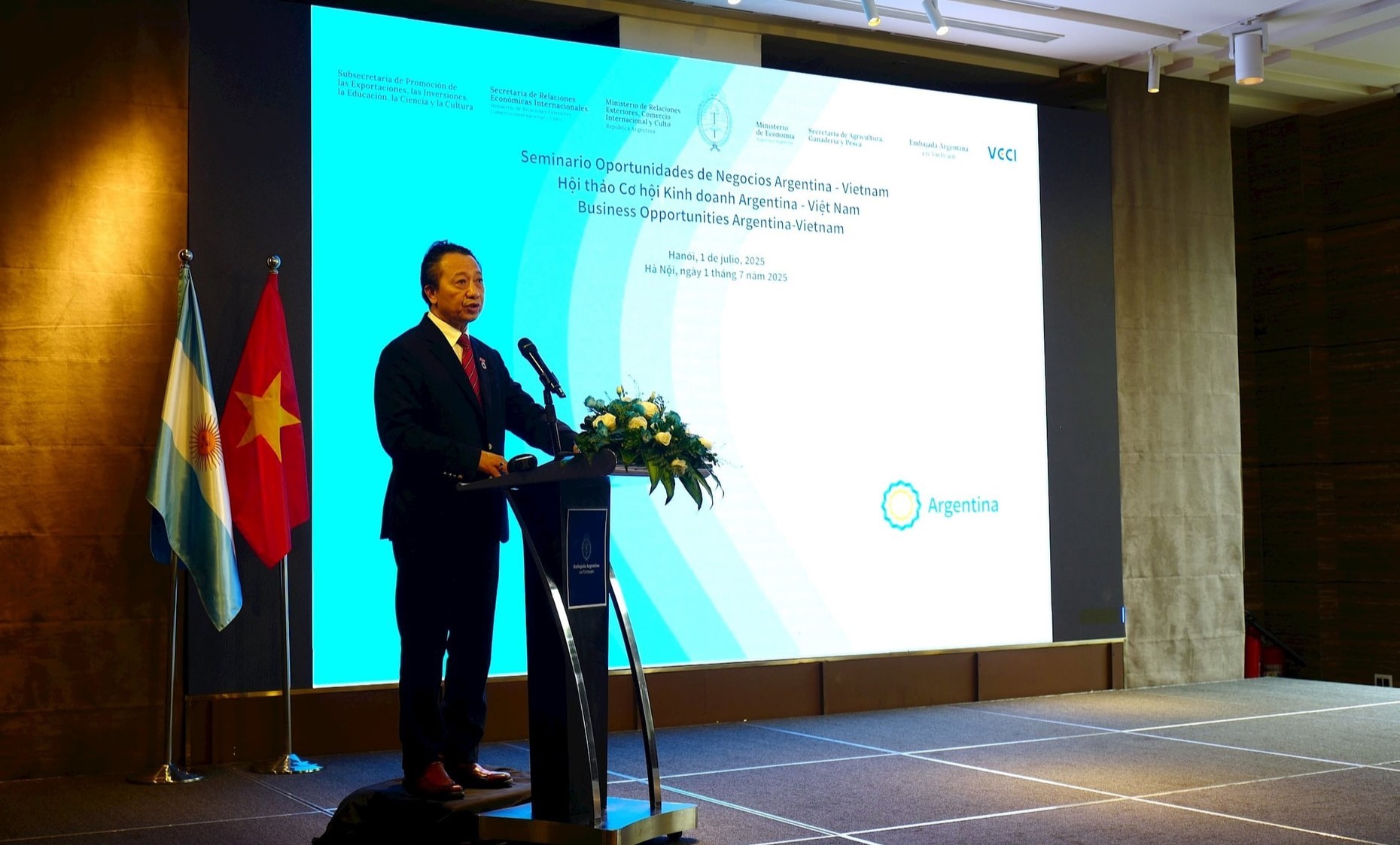 Phó Chủ tịch VCCI Nguyễn Quang Vinh phát biểu về tiềm năng thương mại giữa Việt Nam và Argentina