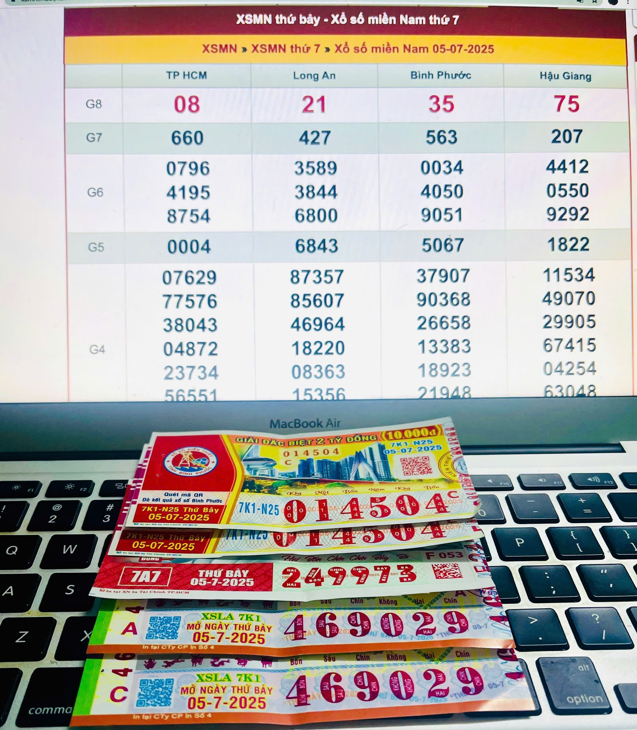 Xổ số kiến thiết không chỉ là một hoạt động kinh doanh đơn thuần, mà còn là nguồn thu ổn định cho ngân sách địa phương, góp phần xây dựng các công trình phúc lợi xã hội. 