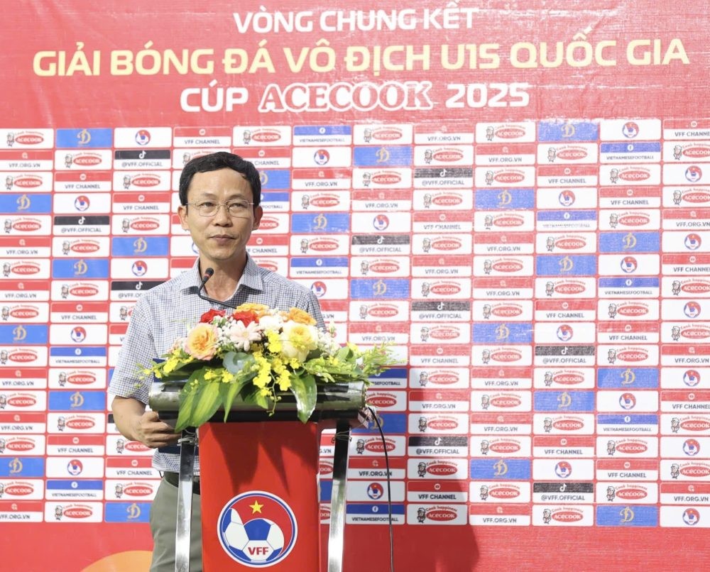 Ông Nguyễn Minh Châu - Phó Tổng Thư ký VFF, Trưởng Ban Tổ chức phát biểu khai mạc Giải